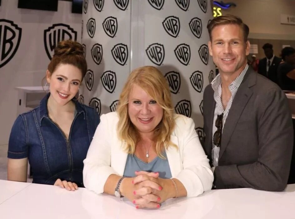 Джули Плек (в центре) с Даниэл Рассел Роуз и Мэттом Дэвисом 