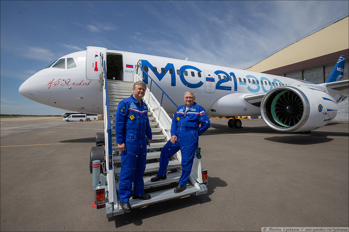 Российские мс. Мс21 самолет. МС-21. МС-21 полет. МС-21 пассажирский самолёт.