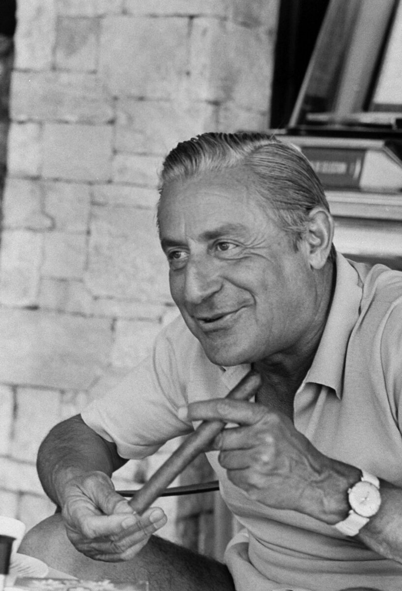 СТАВРОС НИАРХОС