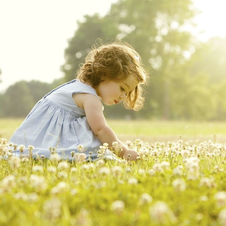 Жизнь девочки. Девочка летом. Дети и природа. Радостные картины. Детские мечты.