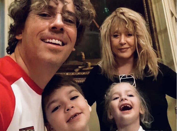Максим Галкин , Алла Пугачева и их дети Лиза и Гарри