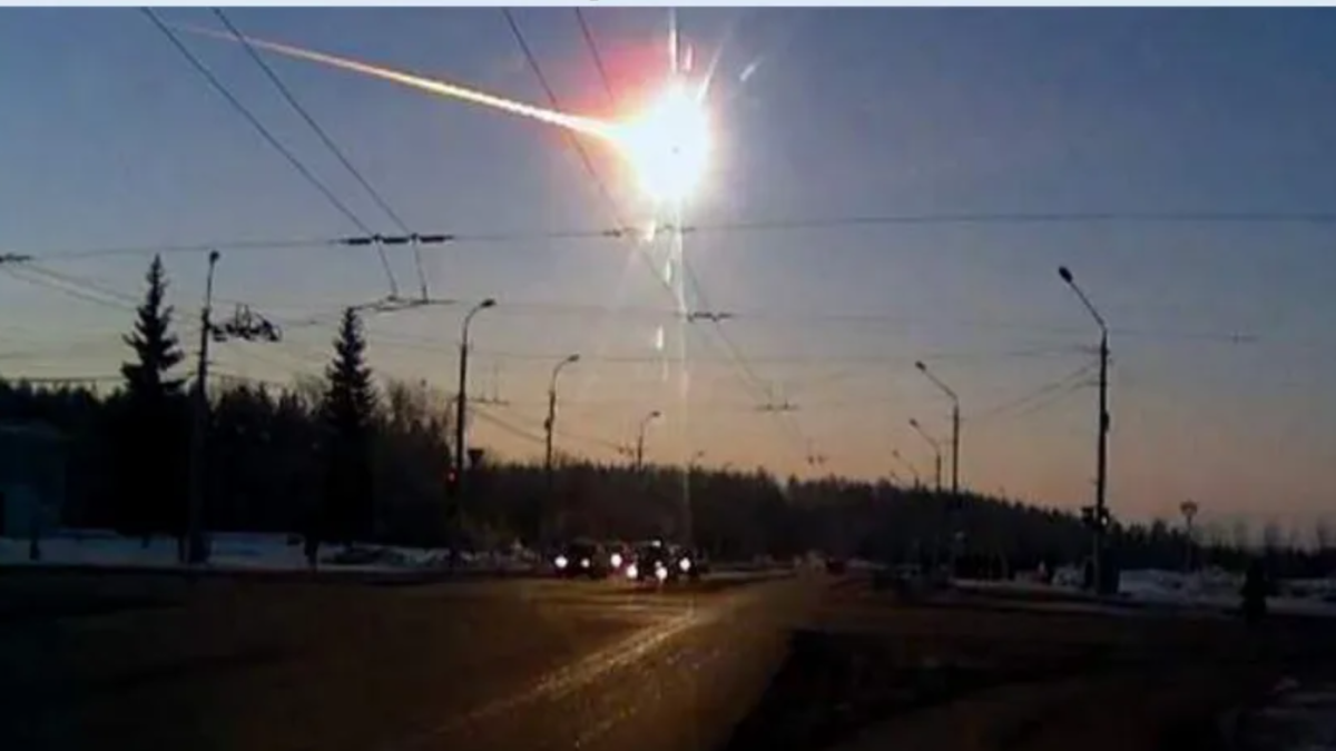 кадр из видео с сайта https://ru.wikipedia.org/wiki/Падение_метеорита_Челябинск