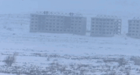 Момент попадания 9-А-7660 «Кинжал» по заброшенному зданию (GIF видео).
