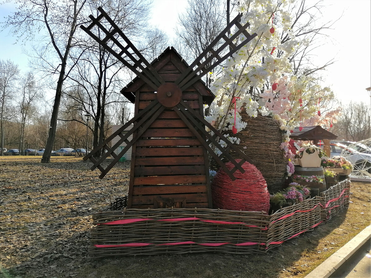 Мельница у храма