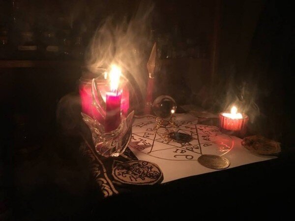 Самым эффективным из всех любовных приворотов считается приворот по фото. Дело в том, что фотография имеет прочную энергетическую связь с человеком, который на ней изображен. Именно поэтому по фотографиям все чаще начали совершать привороты на любовь и насылать порчу.

Что потребуется для приворота на любовь
Для того, чтобы сделать любовный приворот в домашних условиях, вам потребуется взять фотоснимок того, на кого вы будете делать приворот. Желательно, чтобы эта фотография была новая, так как старые снимки дадут слабый эффект.

На фотографии, которая будет использована в любовном привороте, должен быть изображен только ваш объект симпатии и всё получится. Если Вам интересно или нужна помощь обращайтесь в WhatsApp +79006856058 или подписываемся на мой канал дальше будет интересно!!!