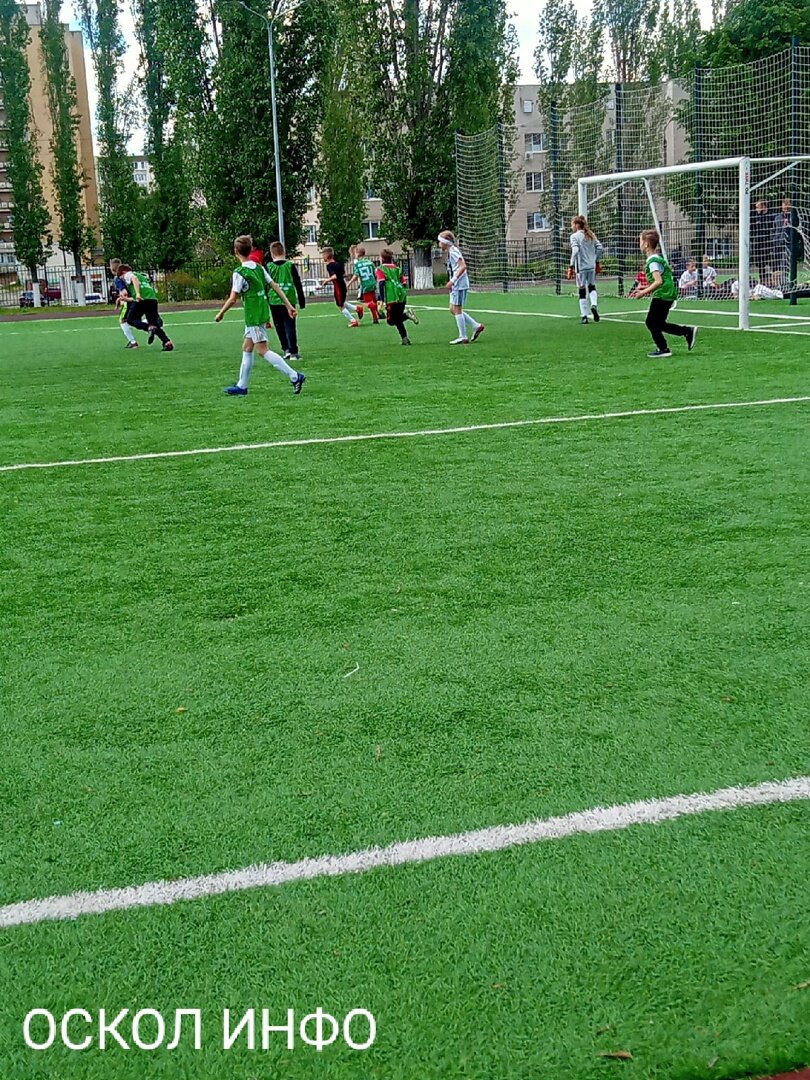 Школьный стадион, мкр. Макаренко, г. Старый оскол 