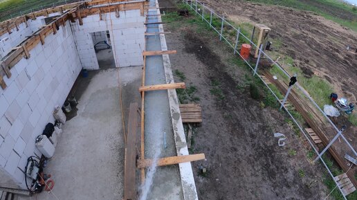 Армопояс дома залит! очередной этап стройки завершён. Можно начинать ...