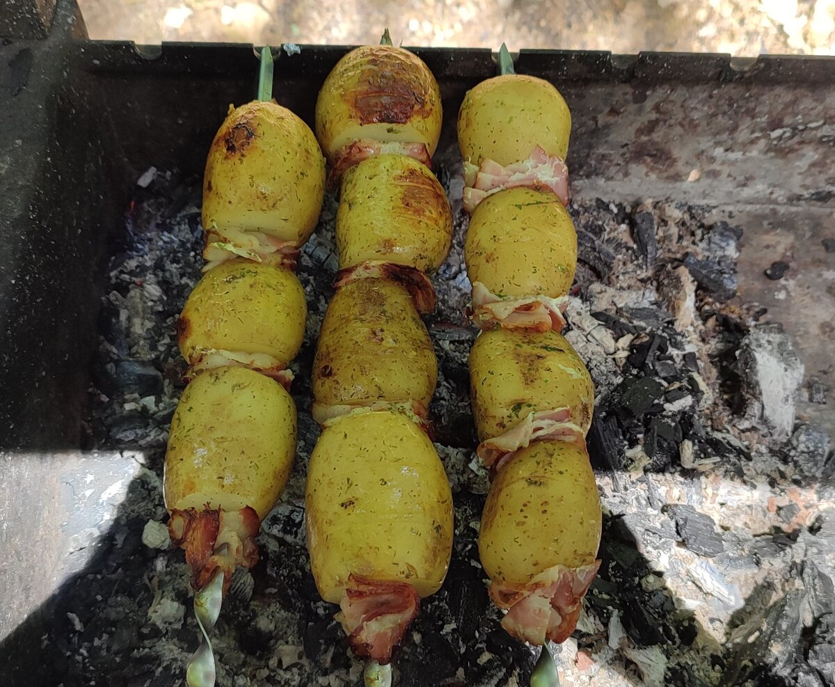 Картошка с беконом на мангале. Просто, вкусно и сытно. То что нужно к  шашлычку | Моё реалити. Кухня | Дзен