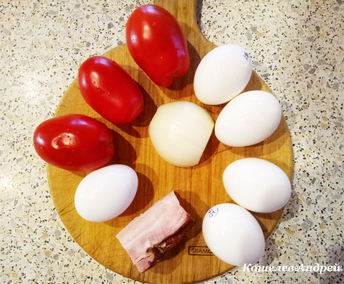 Яичница с помидорами и копченой грудинкой. Простой рецепт вкусной яичницы  на завтрак | KOSHELOT | Дзен