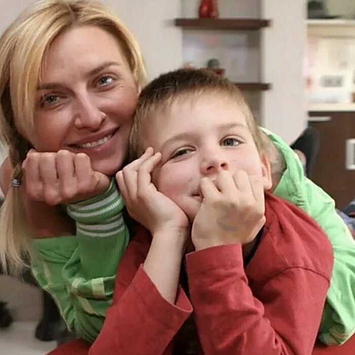 Татьяна Овсиенко с приёмным сыном- Игорем. Фото из открытого доступа