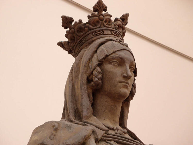 Королева Дона Леонор , фрагмент памятника королеве из Калдаша.