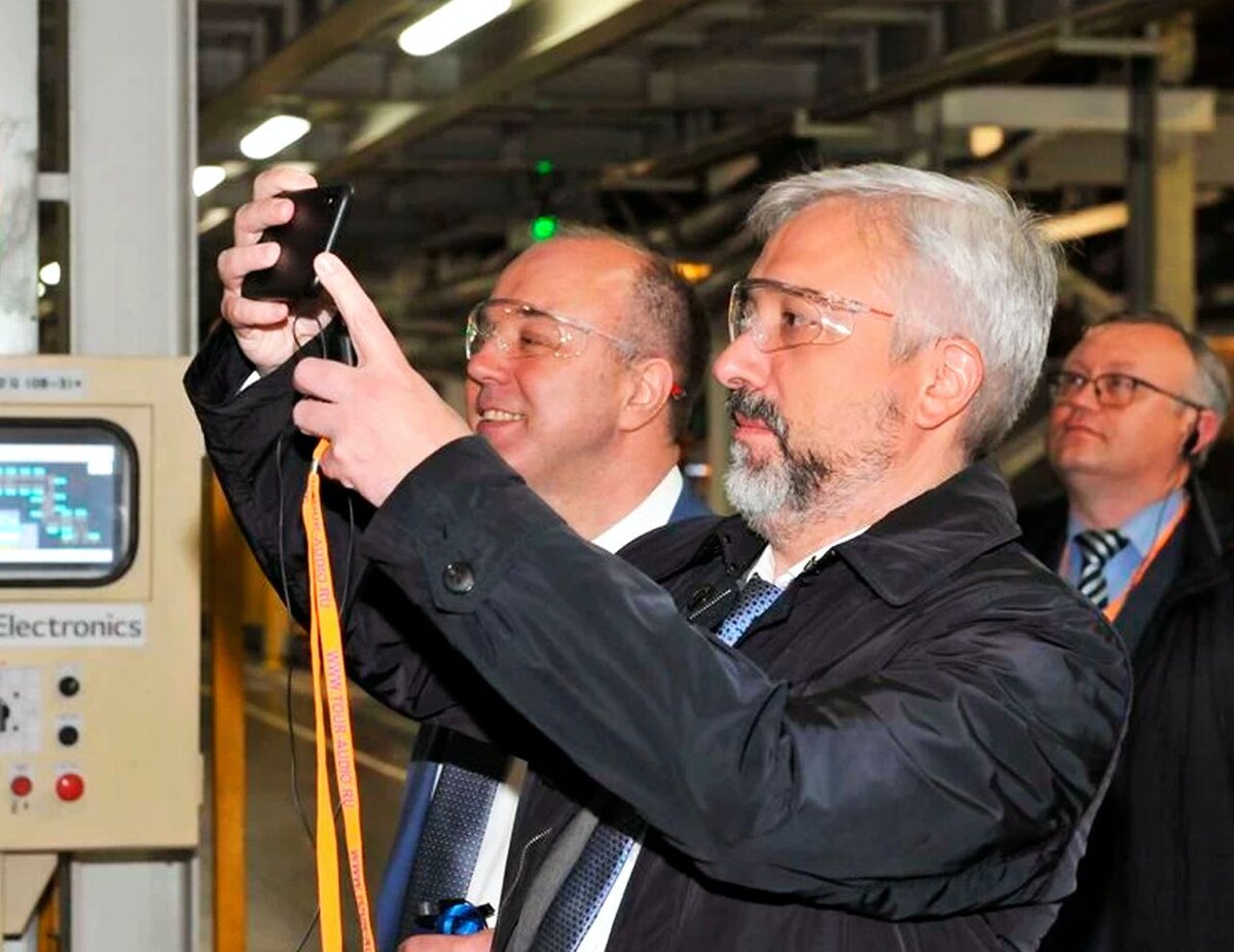 Глава ведомства Евгений Примаков 