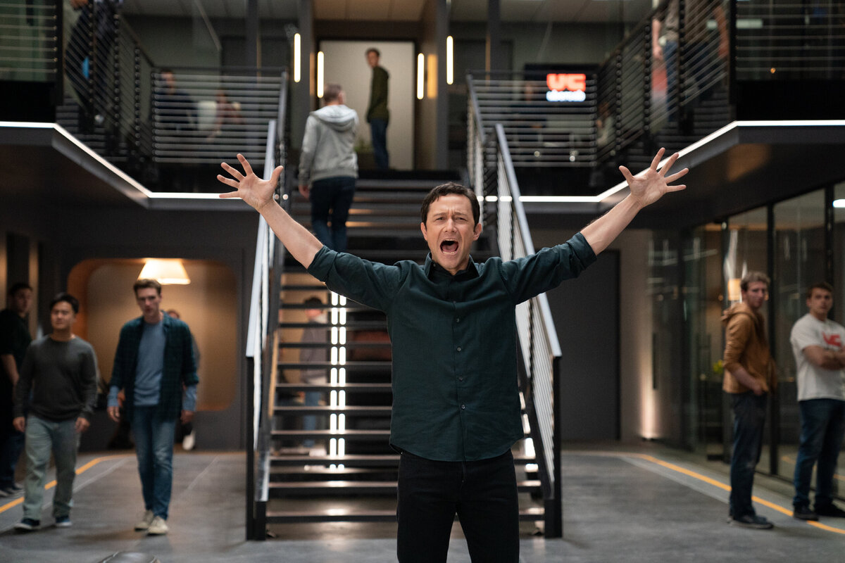 Кадр из сериала «На взводе: Битва за Uber» @kinopoisk.ru