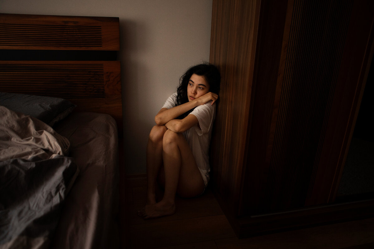 Original: https://ru.freepik.com/free-photo/young-woman-dealing-with-anxiety_29310061.htm?query=%D1%8D%D0%BC%D0%BE%D1%86%D0%B8%D0%B8