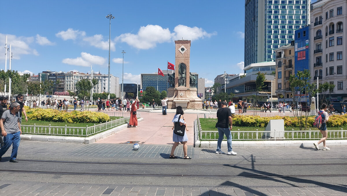 Площадь Таксим. Фото моё.