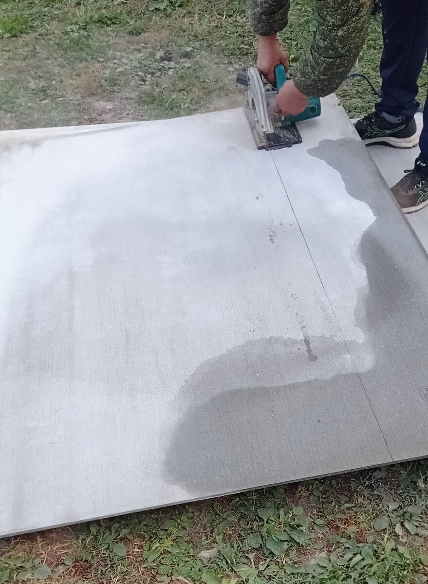 Фото автора ( резка плоского шифера)