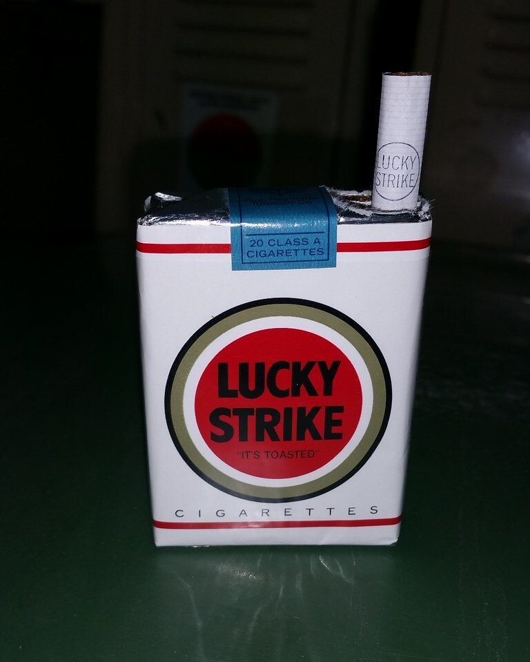 Strike non. Сигареты лаки страйк 2023. Сигареты лаки страйк компакт. Лаки страйк сигареты деми. Сигареты Lucky Strike ориджинал.