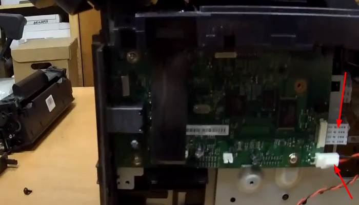 Фото 32. Убираем остатки крепежа