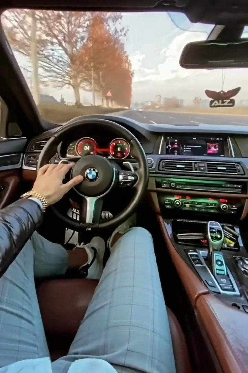 Автомобиль в большом городе - это обуза.