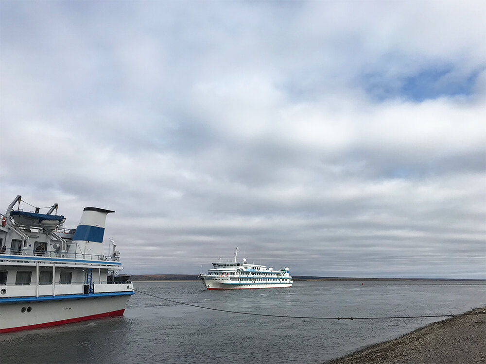 Михаил Светлов на рейде, Демьян Бедный причалил