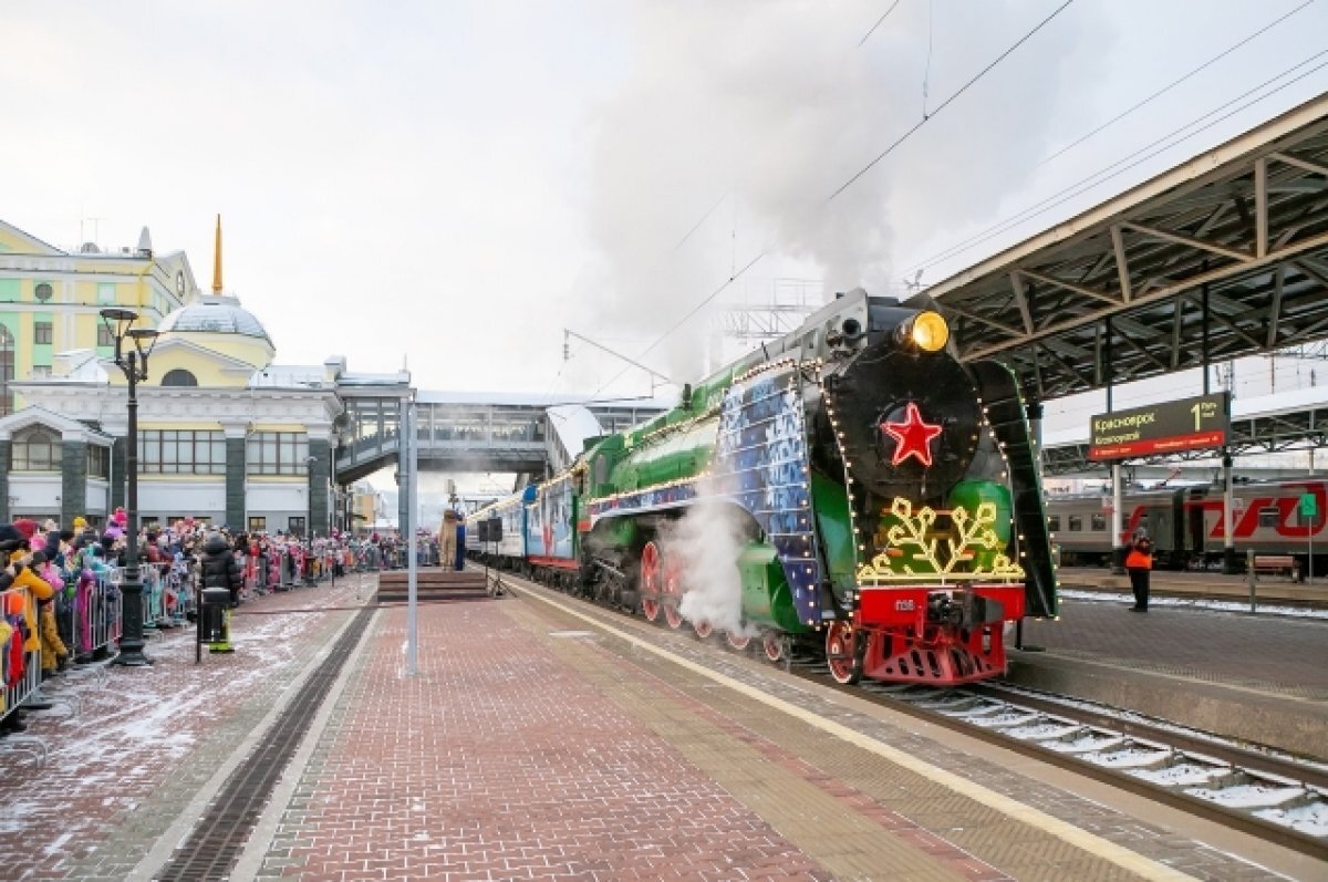    Волшебны старец успел пообщаться с детишками и их родителями.