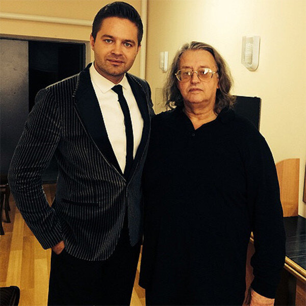 Сергей Волочков дружил с А.градским и даже отметил как-то  совместно с мэтром и его семьей Новый Год Новый год. Фото Яндекс Картинки.