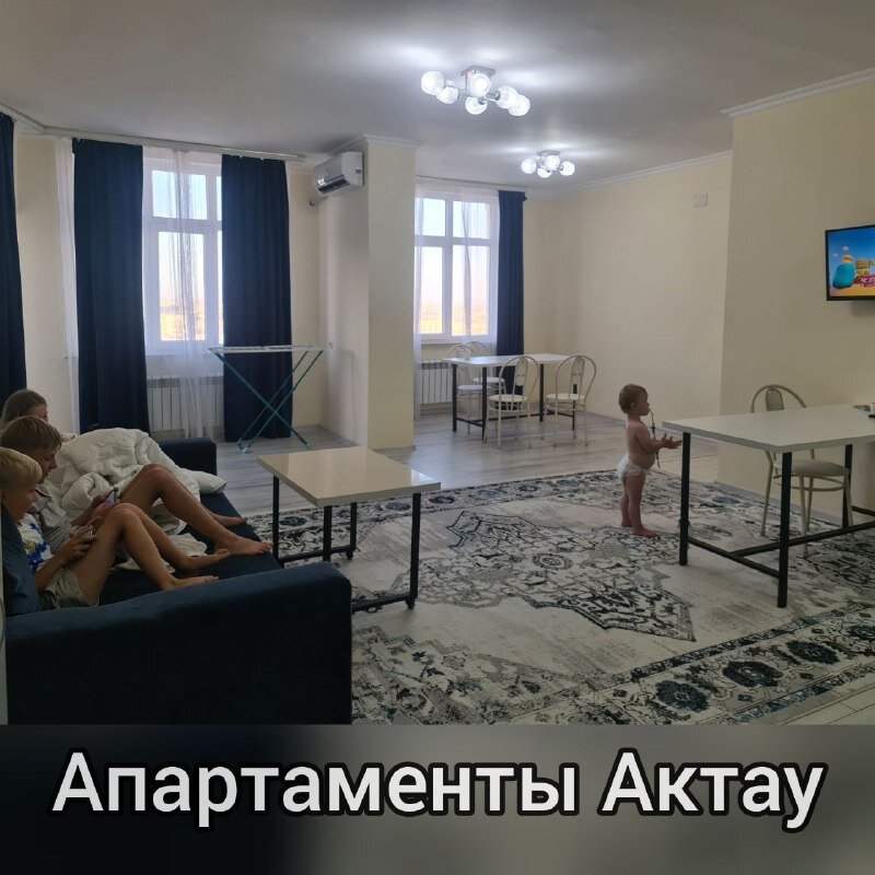 Это наши вторые апартаменты, Три Короны. Детям очень зашла гостиная-кухня-прихожая, большую часть времени провели здесь