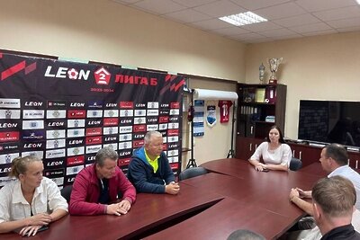   Депутат Московской областной Думы Екатерина Лобышева на встрече с сотрудниками городского стадиона «Труд» © Пресс-служба Московского областного регионального отделения партии "Единая Россия"