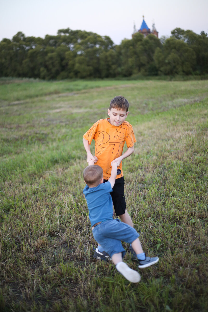 У Даниила скоро день рождение.