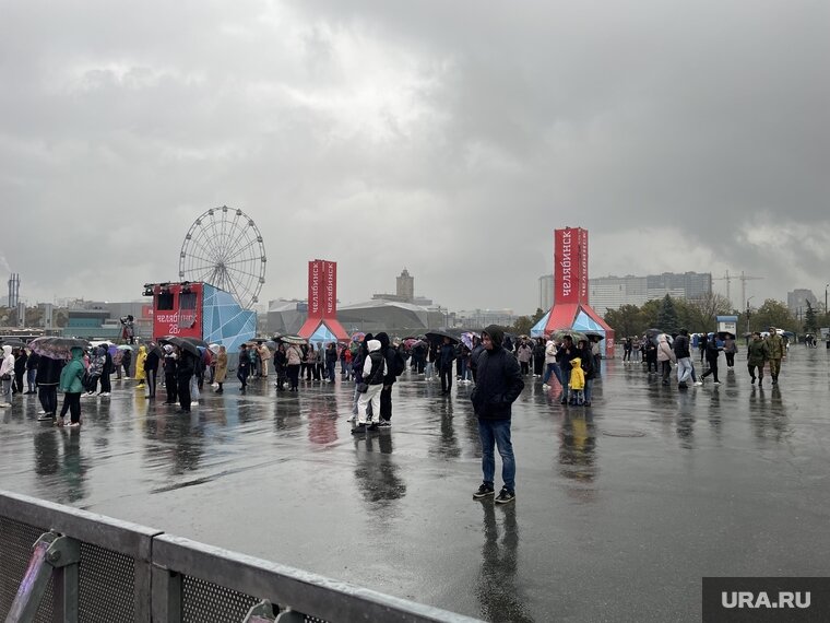    Концерт ко Дню города прошел на площадке возле Торгового центра