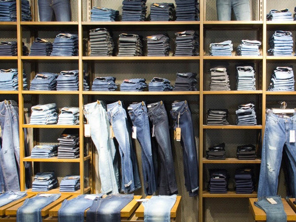 Мебель для магазина одежды