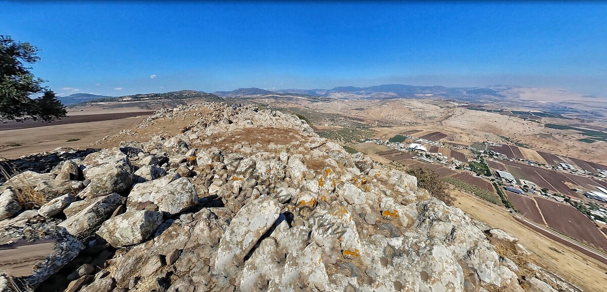 Северный рог Хаттина  глазами французской пехоты: оцените крутизну склона справа
