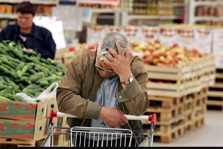 С маленькими пенсиями и зарплатами люди не могут позволить то что они бы хотели  видеть у себя на столе каждый месяц.