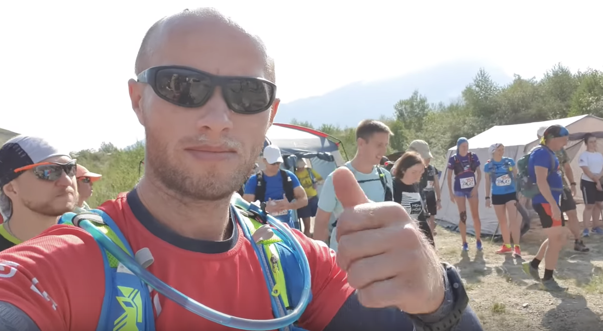 Артем Чернов на старте марафона "Kavkaz ultra trail"