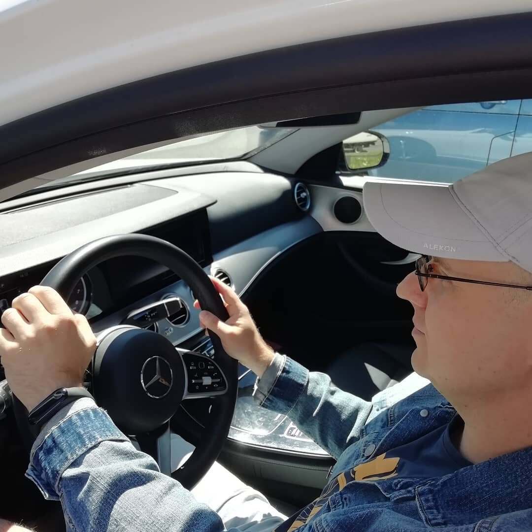 Зачем нужен свой мерседес за 4 милл. Если можно ездить на каршеринге дёшево, как это делаю я. За такую цену, я могу на каршеринге 20 лет ездить вообще не парясь.