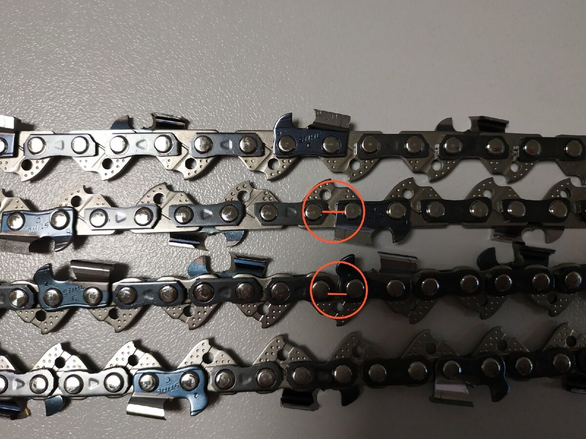 Верхняя цепь-шаг 3/8, нижняя -шаг 0.325.Визуально видно , что на 0.325 шаге звенья  расположены более плотно друг к другу .