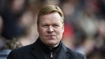По информации Mundo Deportivo, «Барселона» намерена пригласить на пост главного тренера клуба наставника сборной Голландии Рональда Кумана. «Сине-гранатовые» не собираются продлевать контракт с Эрнесто Вальверде, у которого следующим летом истекает договор.
