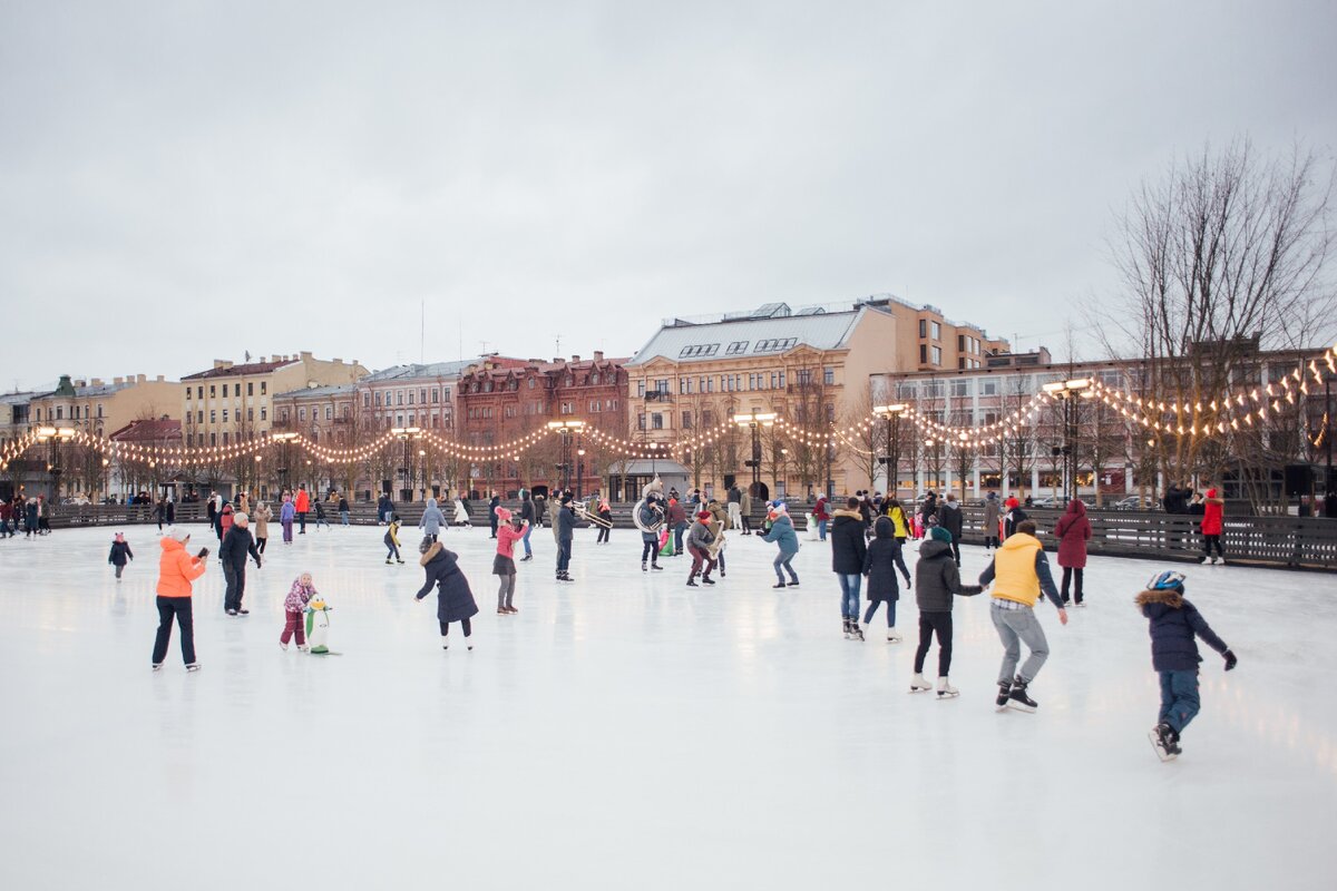 Бесплатные катки в спб. Каток новая Голландия в Санкт-Петербурге. Новая Голландия Питер каток. Каток на острове новая Голландия в Санкт-Петербурге. Каток на острове новая Голландия.