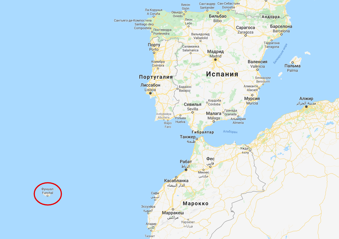 Фуншал – крупнейший город острова Мадейра. Она расположен на расстоянии 800 км от материковой части Португалии. Источник: google.com/maps