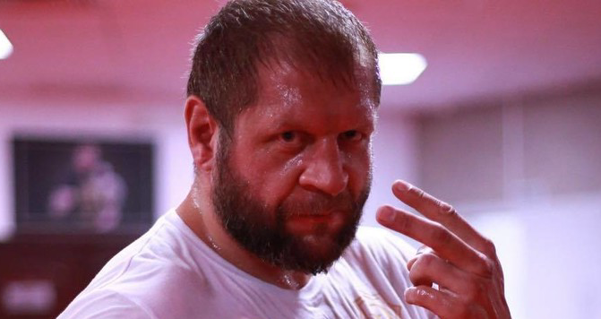    Санкционировано проведения поединка Федерацией Бокса России между бойцом смешанных единоборств А. Емельяненко и стронгменом М. Кокляевым.