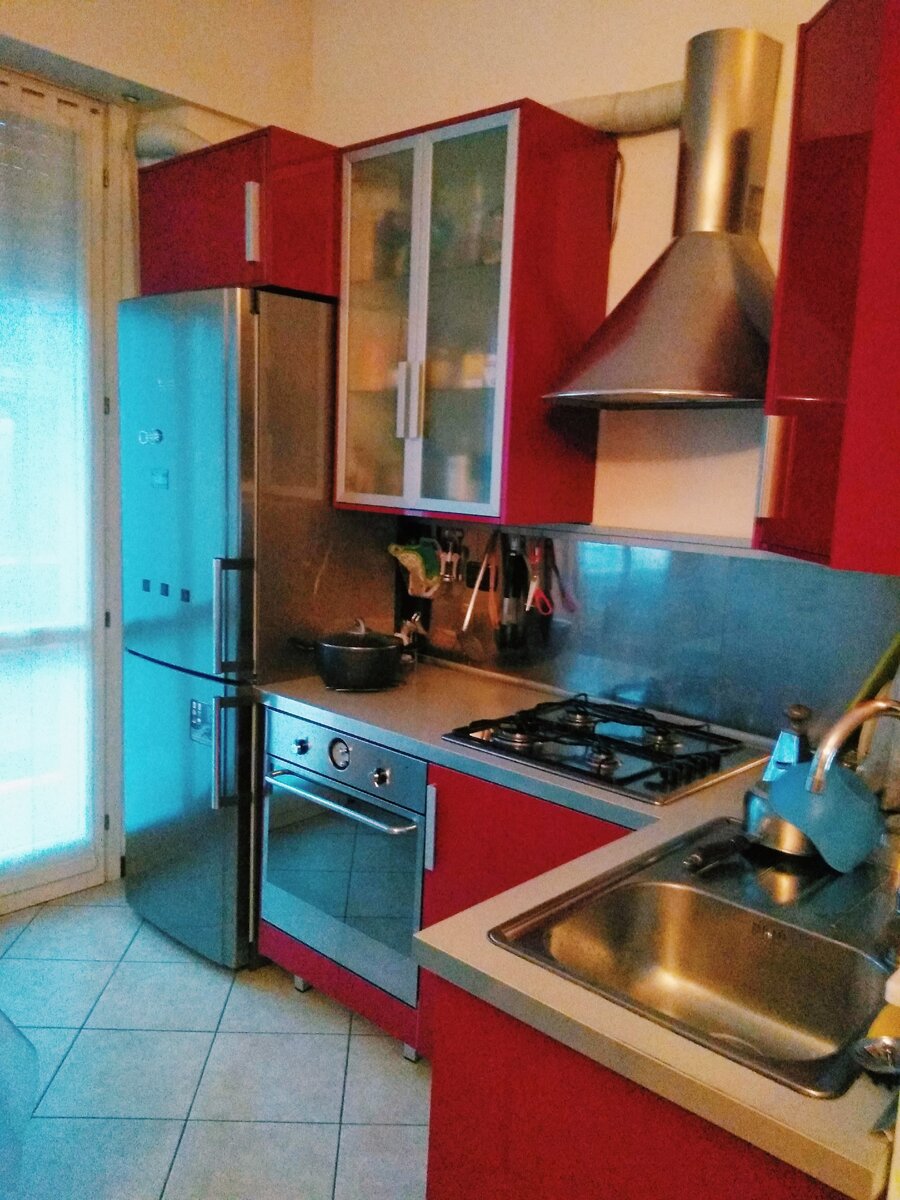 Даже на кухне в уличной обуви🤦‍♀️