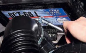 Демонтаж облицовки керамической плиткой. Демонтаж керамической плитки со стен. Необходима замена поврежденного элемента. Необходима замена поврежденного элемента. Категории электроснабжения.