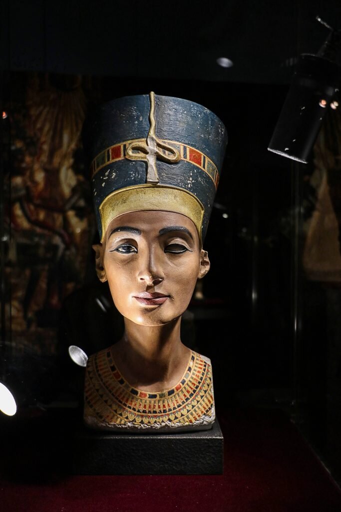 египетская царица нефертити арт. богиня египта нефертити. королева египта нефертити. бюст египетской царицы нефертити. бюст царица нефертити тутмос.