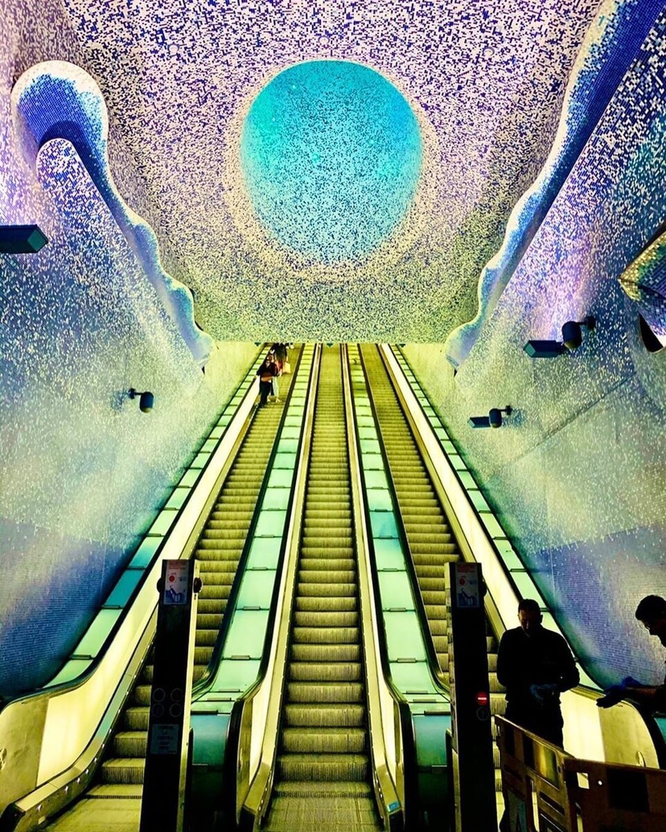 Станция метро Толедо в Неаполе