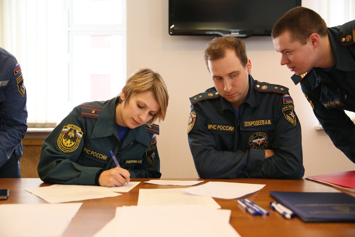 психолог мчс. министерство мчс россии. пострадавшим в чрезвычайных ситуациях. уис мчс россии. психологи мчс россии.
