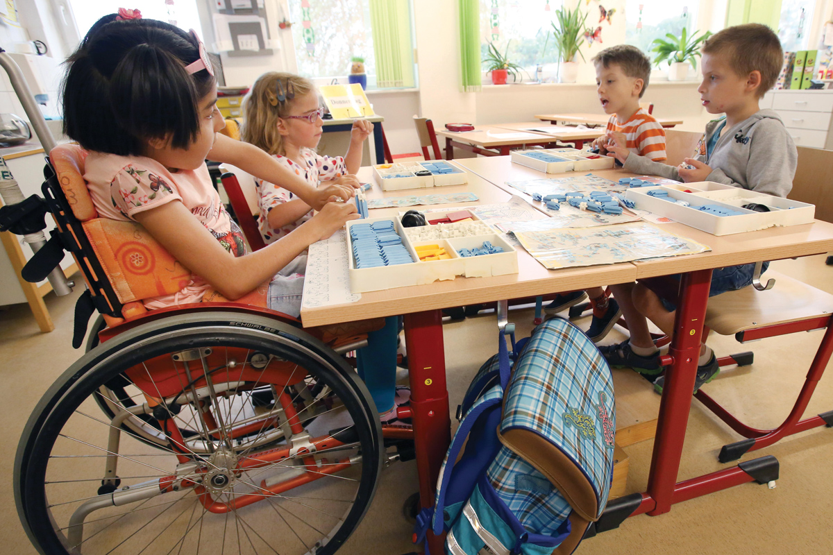 Школа для детей с ограниченными возможностями. Дети с ОВЗ. Инклюзивное образование. Занятия с детьми инвалидами. Инклюзия проекты