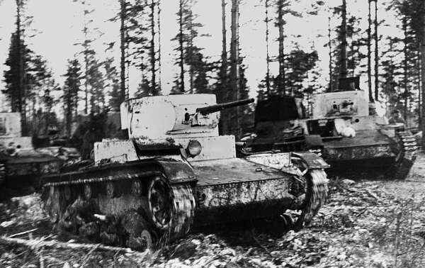 Советские танки Т-26 перед атакой финских позиций (фотография из Яндекс. Картинки)