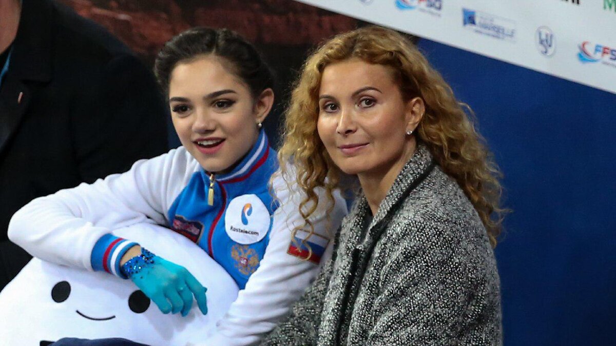 Евгения Медведева и Этери Тутберидзе. Фото: Ксения Нуртдинова, "СЭ".