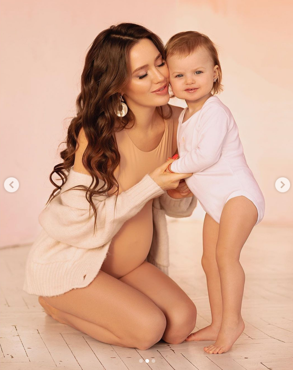 Анастасия с дочкой 