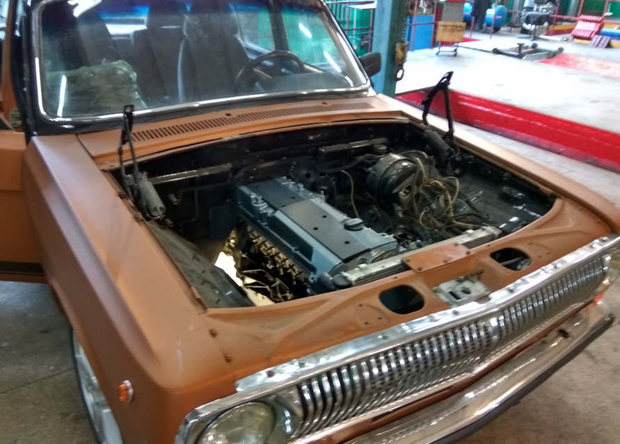 (Волга уже окрашена, идет установка другого двигателя, все подробности будут ниже)